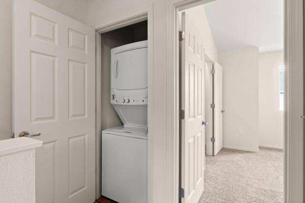 $1,649 / 2br - 830ft2 - A Must See, Off Street Parking, Playground (Hayden Bridge)63977278576643122