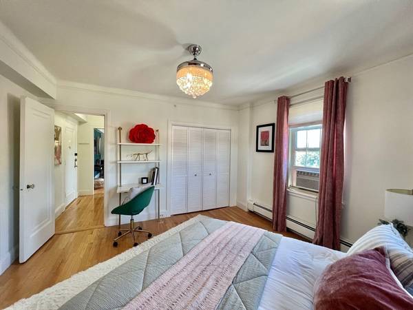 $3,000 / 1br - 675ft2 - Coolidge Corner – Heat & HW Incl. in Prime Location! Available Now (Brookline)64213548343555124