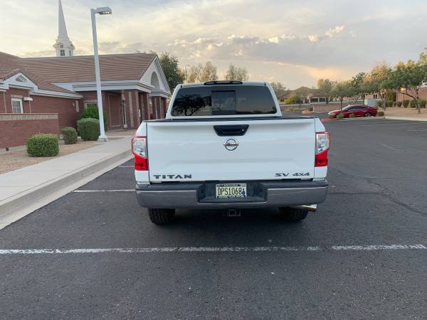 2017 Nissan Titan camioneta 4x4 - $24,900 (Mesa, Arizona)63470414132611122