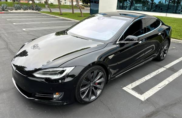 2016 MODEL S P90D / Carga Super rápida Ilimitada Gratis / Título Limpio - $15,995 (Gardena)63615891249921122