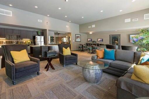 $1,495 / 2br - 970ft2 - Alfombra, Se Aceptan Informes Portátiles de Selección, Alquiler Flexible (2880 Woodland Hills Dr, Colorado Springs, CO)63658213134977123