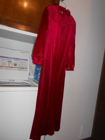 Ladies size M, Red Velveteen Long Robe 1