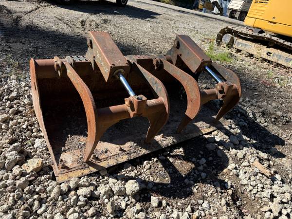 Bobcat Demolition Grapple Bucket 1
