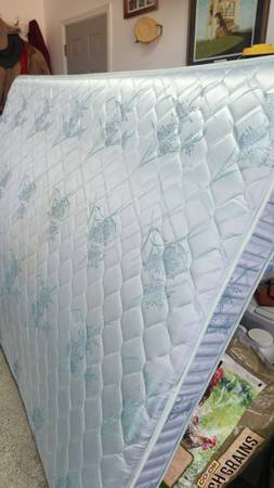 queeen size mattress 1