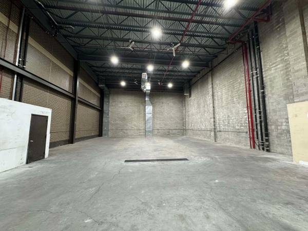 MASSIVE 5000 SF WAREHOUSE FOR LEASE 1