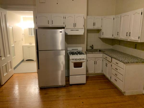 $1,950 / 1br - First floor, 1/2 mile to Malden Orange Line Train, Parking, Sm. dog OK (Malden)63931250553731123