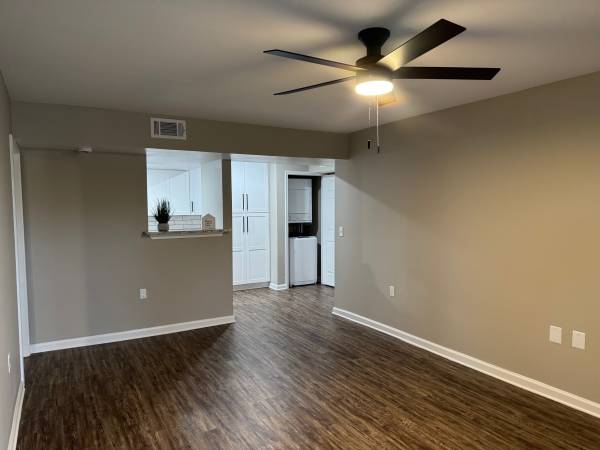 $1,662 / 2br - 999ft2 - 🧡 Bright, Bold & Better Than the Rest 💫 Pool View Included 🏊 (Metairie)63903539563138124