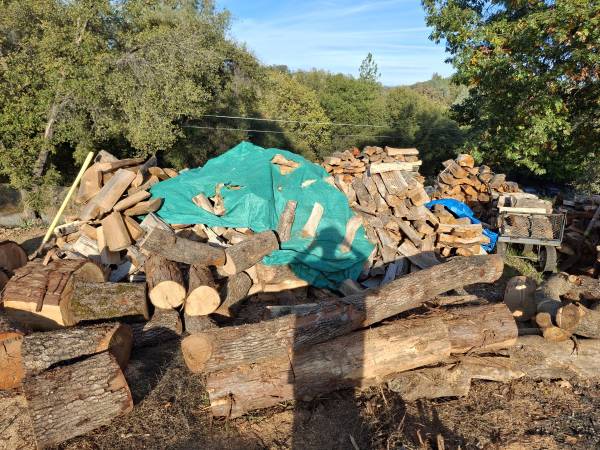 Delivery of 1 cord of Split Oak Wood. 1