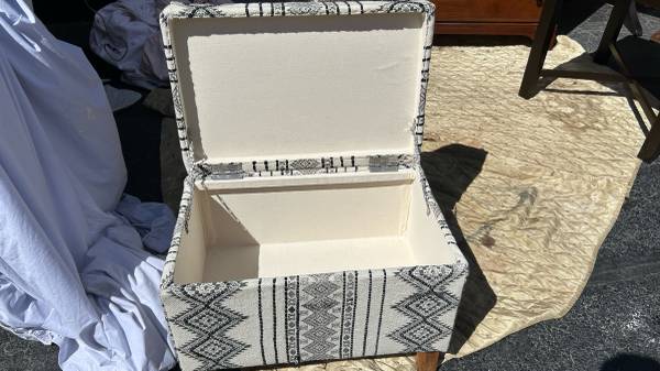 Kuba-style HERAT ORIENTAL Cloth Upholstered Storage Ottoman bench L25”*W17”* 1