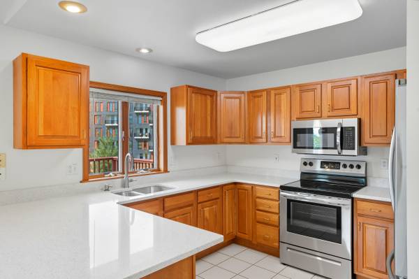 $2,350 / 2br - 2064ft2 - AVAIL NOW-HUGE 2BR/2.5BA TOWN HOME AT WOODRIDGE ESTATES! (10 Redtail Ct, Coralville, IA)63897404956802120