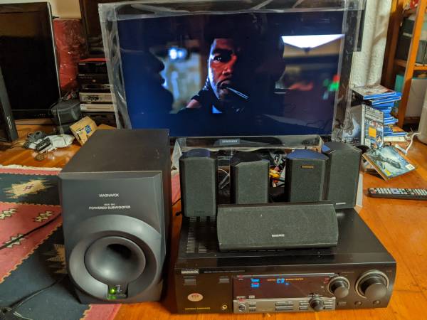 Magnavox stereo receiver and surrounding speakers system 1