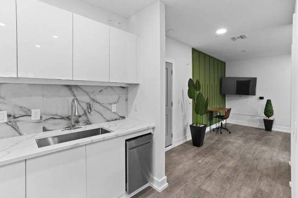 $1,100 / 2br - FOR THE BEST LOCATION IN ELK GROVE, BEAUTIFUL 2 BED 1 BATH (ELK GROVE)64043835797251120