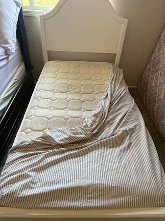 Cama de niño - $100 (Salem)63435547682689121