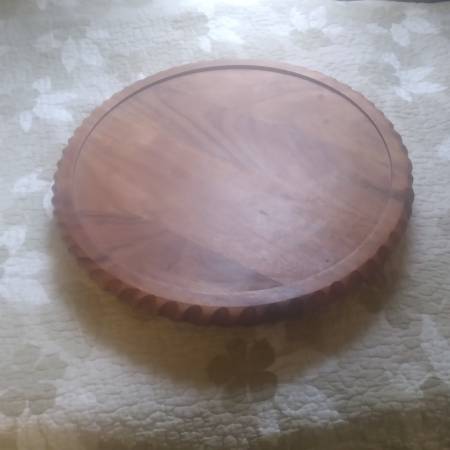 Wooden Circular Serving Board 1