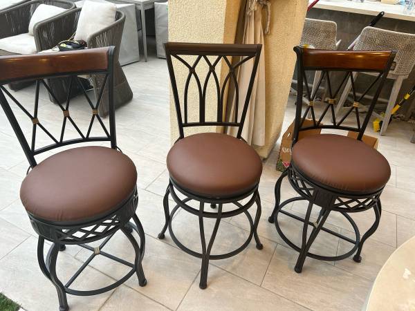 3 NEW QUALITY BARSTOOLS AT A HUGE DISCOUNT 1