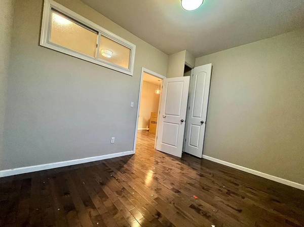 $2,200 / 3br - Modern Ground-Level Rental with Private Entrance in Van Nest Ave 3/1 (Bronx)63874742157443123
