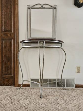 Entryway/Console Table  with Decorative Metal Mirror 1