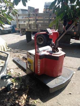 Raymond  pallet jack 1