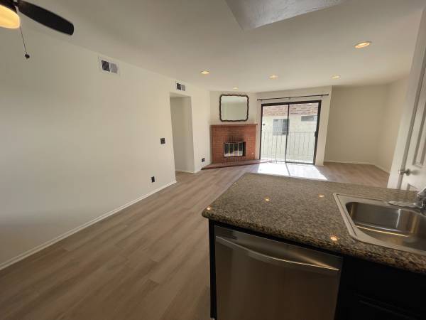 $3,350 / 2br - 1000ft2 - OPEN HOUSE - SUN, OCT 5TH, 12-4PM - TOP FLOOR 2B2B CONDO w 2 PARKING!! (Culver City/Palms)63952927201411124