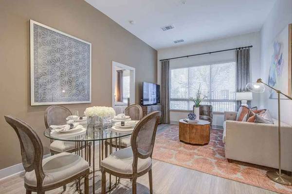 $1,680 / 1br - 714ft2 - Amplio APARTAMENTO con Salón en la Azotea y Ubicación Privilegiada (san jose downtown)63657896342913123