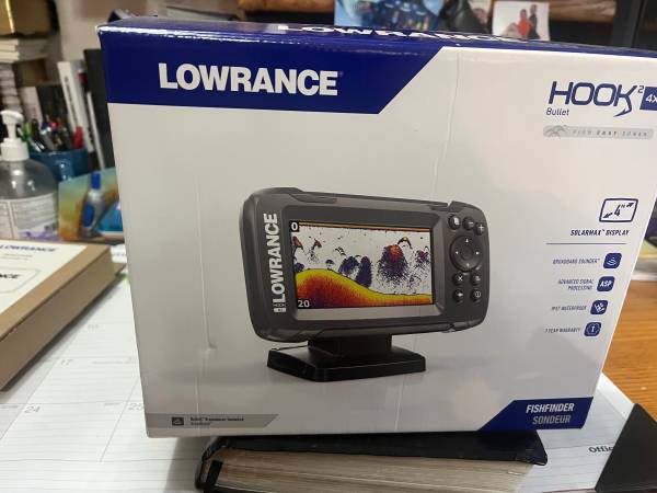 Lowrance  Hook 2 Fish finder NEW! 1