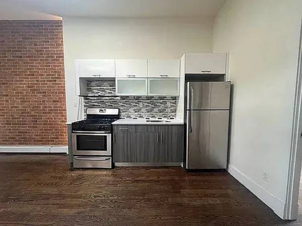 $4,250 / 4br - Gorgeous 4 Bedroom, 2 Full Bathroom with Laundry in Unit (Bushwick)63809019519875123