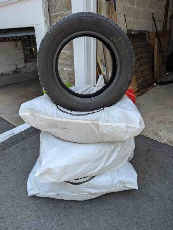 Yokohama Avid Ascend GT 205/60R16 92H snow tires (set of four) 1