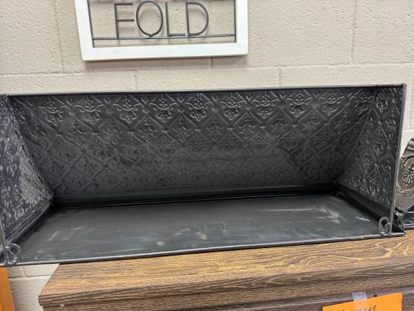 Dos estantes de pared - $20 (Lubbock)63435208201985123