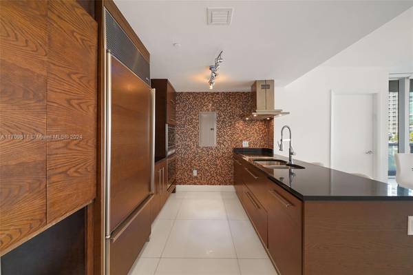 $5,000 / 2br - 13000ft2 - ICON RRICKELL TWO BEDROOM (ICON BRICKELL)63906439810947120