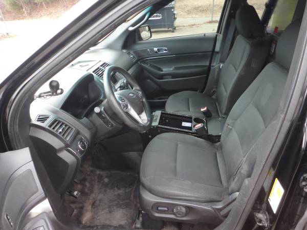 2015 Ford Explorer SUV con tracción en las cuatro ruedas - $12,900 (Boston)63615641483137124