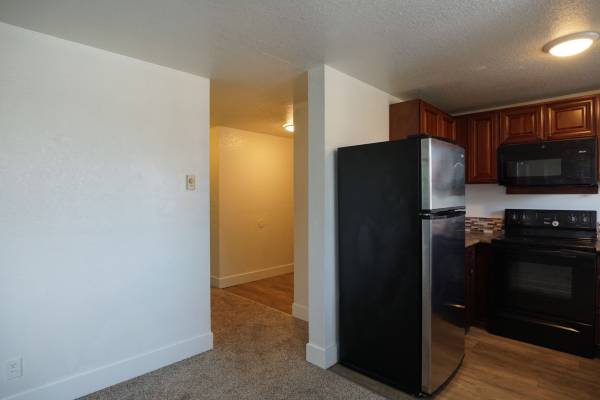 $1,245 / 1br - 750ft2 - Spacious top floor one bedroom apartment with a large private balcony (Tukwila)63814660925699123
