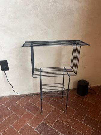 MCM wire stand 1