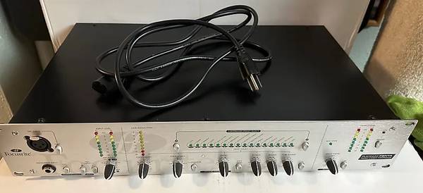 Focusrite Compressor with Mic Pre 1