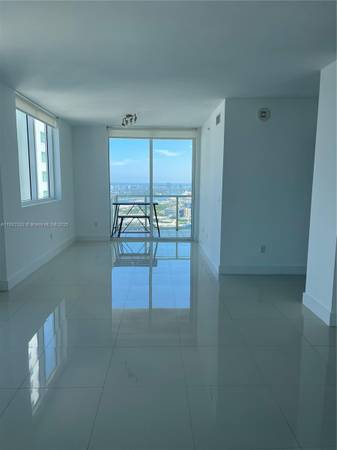 $4,000 / 2br - 1363ft2 - Super Spacious Corner 2bd+DEN with Oversized Bedrooms!! (Vizcayne - Downtown)64001846942211120