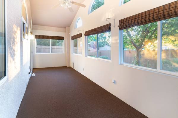 $319,900 / 3br - ¡Hogar Impecable en Regency Crest! (Pueblo)63686957826307120