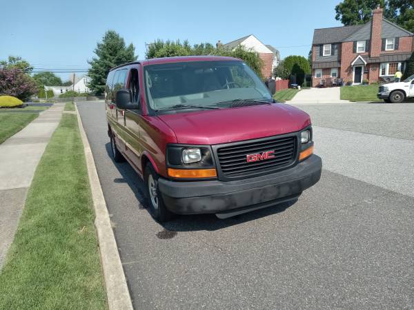 2008 GMC AWD savana - Photo 2