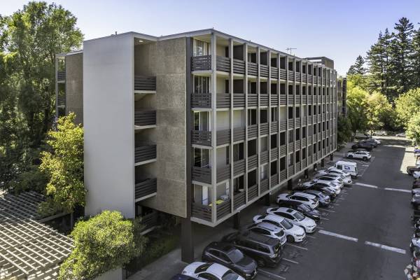 $1,395 / 330ft2 - Steps from Everything, Miles from Ordinary! The Riverview 55+ (415 P Street Sacramento, CA)63919498030211121