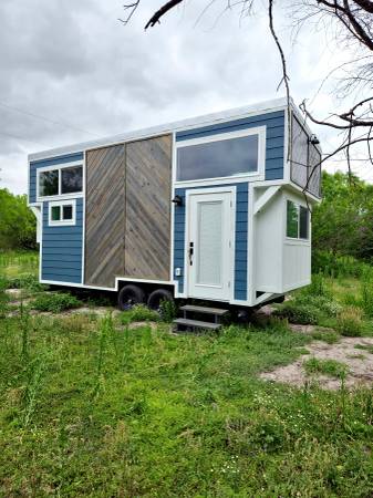 Tiny house on wheels 1