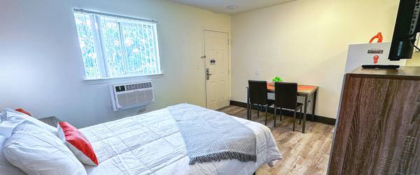 $365 Studio, Servicios Públicos Gratuitos, Programa de Recompensas Siegel (1656 Wells Rd, Orange Park, FL)64005271801730120