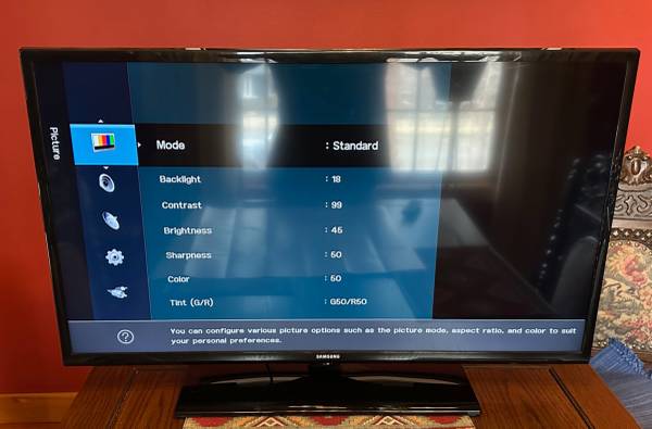 Samsung 40" HD non-smart TV 1