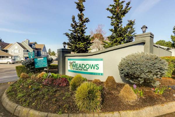 $1,938 / 2br - 1009ft2 - Dishwasher, Separate Storage Unit, Vaulted Ceilings (Between Mountain View and Riveridge)63831535592707123