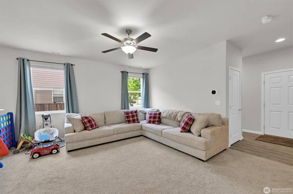 $542,000 / 3br - 1800ft2 - Newer 3 Bdrm Home With Lake Access & '0' Down Avaialable! (Tumwater)63688333899393122