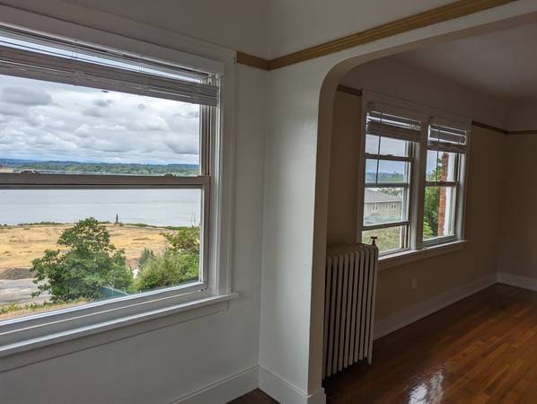 $1,365 / 1br - 500ft2 - OMG River views!! Incredible River Facing1 br.  Will go fast! (St. Helens)64038881746050124