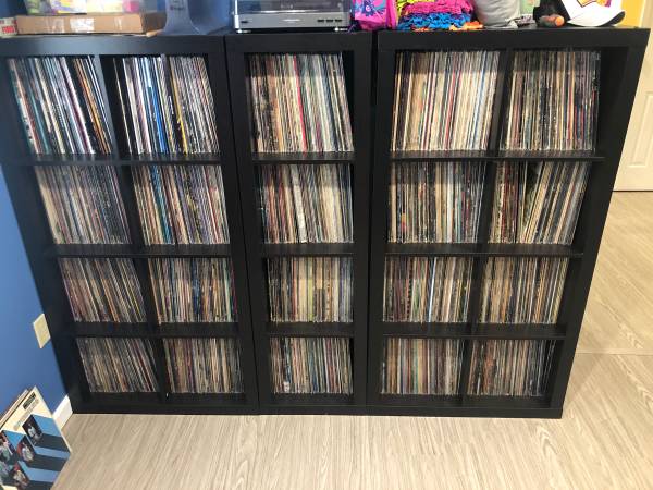 Buying vinyl records collections any size 1