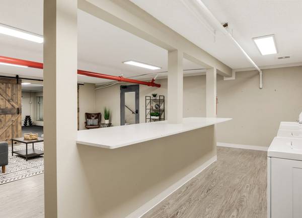 $1,545 / 2br - $500 SAVINGS + Restaurants on Southwest Hall Blvd | BBQ/Picnic Area (Beaverton)63999452514946124