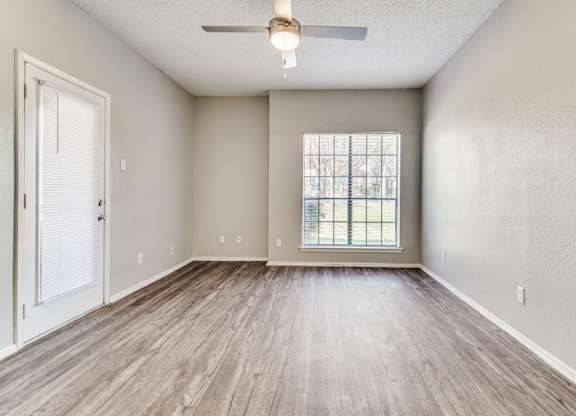 $1,520 / 2br - 982ft2 - 2bd 2ba, 24 hour Fitness Center, Ceiling Fan (1400 Esters Rd, Irving, TX)63796578020481120