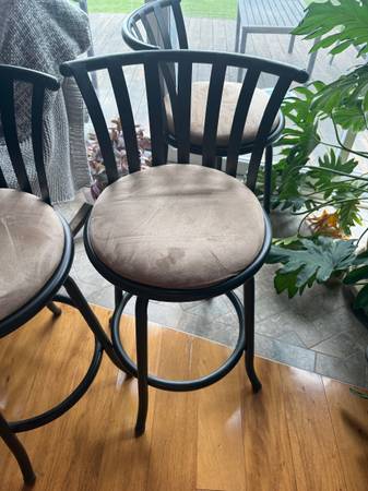 5 swivel stools 1