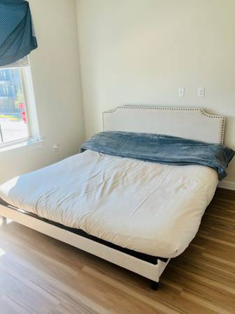 King platform bed 1