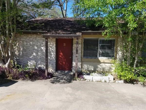 $1,495 / 2br - 900ft2 - 2/1 Duplex for $1495 near S Congress/William Cannon! Yard/No Carpet! (S Congress/William Cannon)63922558818434120