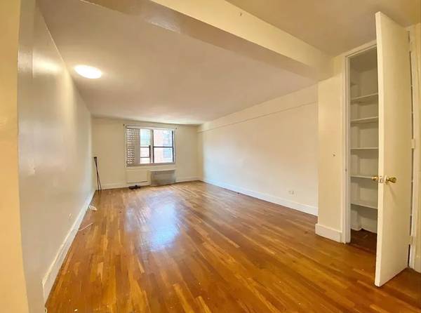 $2,300 / 1br - ✨ Amplio 1BR con dormitorio con cama king y ascensor: calefacción y agua caliente incluidas (Flatbush)63689827190915120